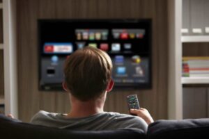 Persona che guarda tv