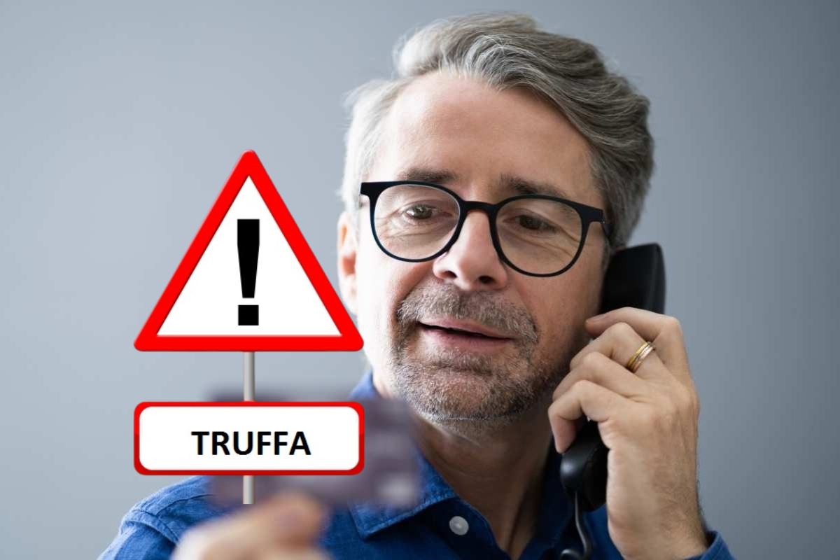 Uomo che parla al telefono e segnale di pericolo