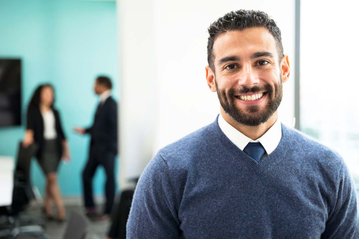 giovane imprenditore sorridente