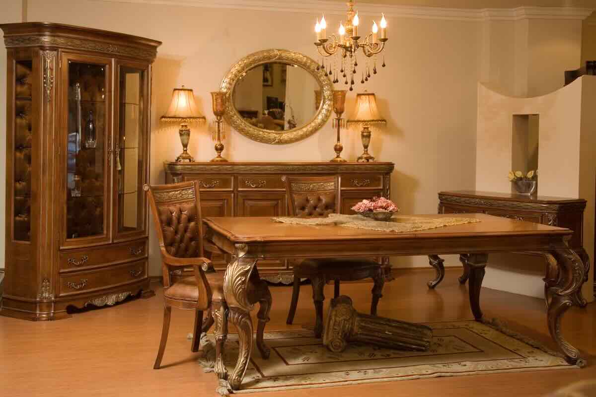 casa ammobiliata con mobili legno